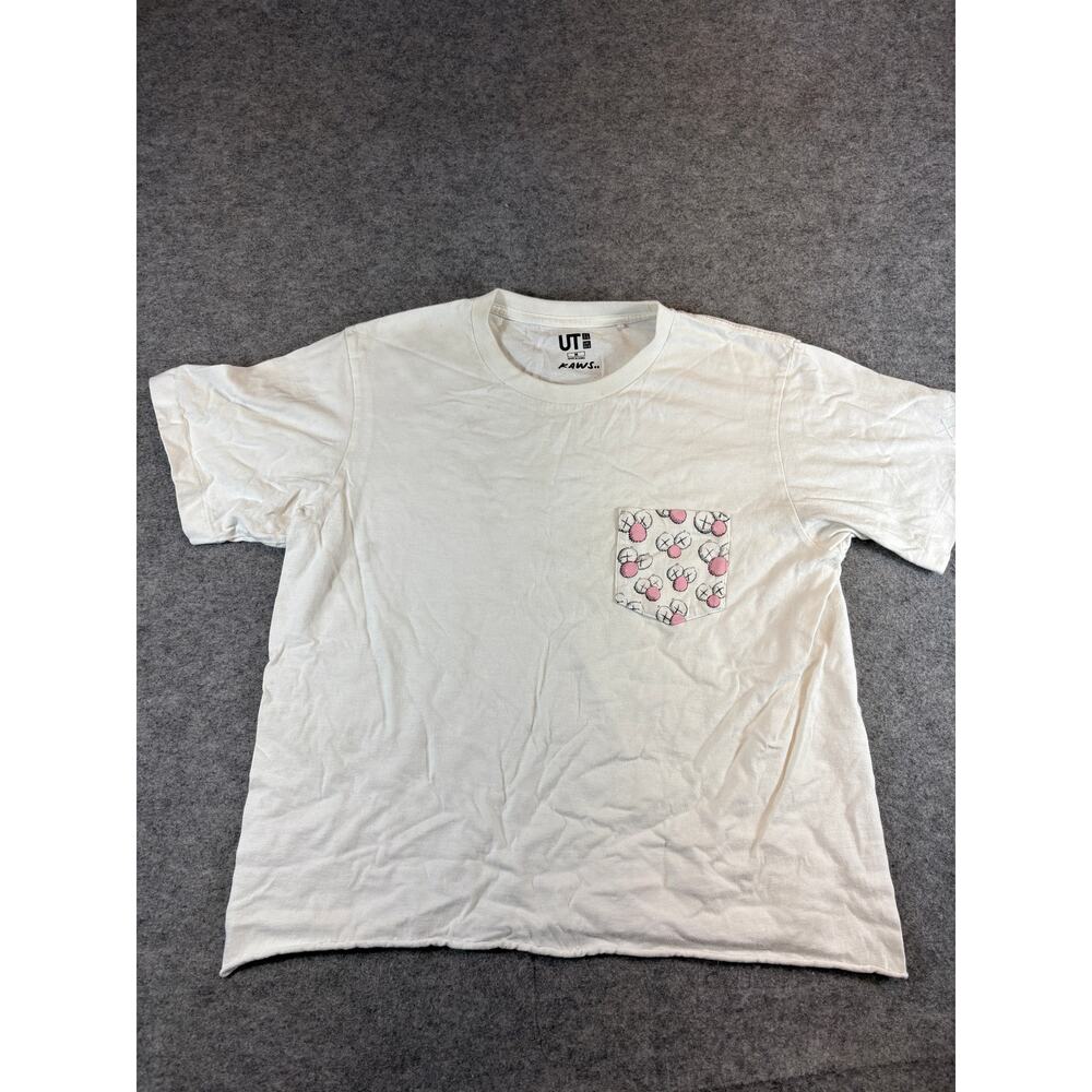 Uniqlo x KAWS Pocket T Shirt Mens Medium White Graphic Classic Streetwear Tee